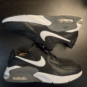 Nike Women's Air Max Excee Casual Sneakers Size 10